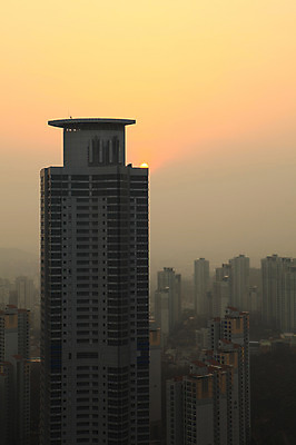 포토 JPG 시설물 건축물 현대건축 건축 도로 야경 조명 아파트 한국 빌딩 사람없음 야외 건물 빛 도시풍경 일출 상점 고층빌딩 일몰 도시 항아리 도심 경기도 공동주택 동탄 동탄신도시 수원 아파트단지 국내포토 아시아 길 교통시설 주택 풍경 노을 도자기 야간 신도시 파일형식 풍경_경치