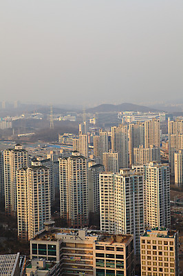 포토 JPG 주간 나무 식물 시설물 건축물 현대건축 건축 아파트 한국 풍경 빌딩 사람없음 야외 건물 도시풍경 고층빌딩 도시 항아리 도심 경기도 공동주택 동탄 동탄신도시 분양 수원 아파트단지 국내포토 자연요소 아시아 부동산 주택 도자기 신도시 파일형식
