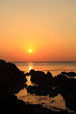 포토 JPG 주간 실루엣 물결 바다 자연 하늘 한국 물그림자 풍경 해변 사람없음 야외 햇빛 태양 일출 노을 황혼 일몰 돌_바위 바위 경주 경상북도 감포 송대말 국내포토 자연요소 아시아 촬영기법 그림자 경주_경상북도 경상도 생태계 파일형식