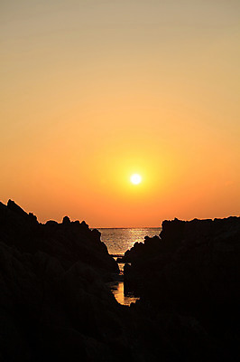 포토 JPG 주간 실루엣 물결 바다 자연 하늘 한국 물그림자 풍경 해변 사람없음 야외 햇빛 태양 일출 노을 황혼 일몰 돌_바위 바위 경주 경상북도 감포 송대말 국내포토 자연요소 아시아 촬영기법 그림자 경주_경상북도 경상도 생태계 파일형식