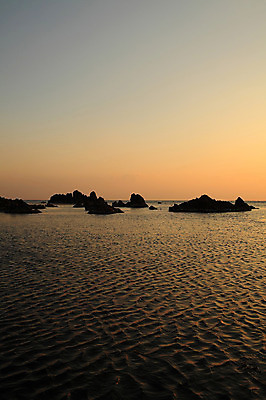 포토 JPG 주간 실루엣 물결 바다 자연 하늘 한국 풍경 해변 사람없음 야외 일출 노을 황혼 일몰 돌_바위 바위 경주 경상북도 감포 송대말 국내포토 자연요소 아시아 촬영기법 경주_경상북도 경상도 생태계 파일형식