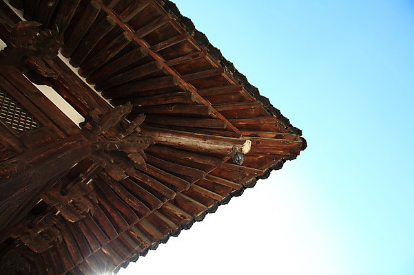 포토 JPG 주간 한국문화 한국전통 전통 시설물 건축물 종교 전통문화 고건축 불교 종교건축 자연 종교시설 하늘 지붕 한국 기와 풍경 사람없음 야외 건물 햇빛 사찰 사원 경상도 경상남도 양산 기와지붕 통도사 국내포토 양산시 자연요소 동양문화 건축 아시아 문화 비즈니스 태양 시설 생태계 파일형식 양산_지역