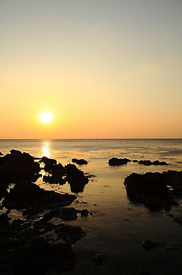 포토 JPG 주간 실루엣 물결 바다 자연 하늘 한국 물그림자 풍경 해변 사람없음 야외 햇빛 태양 일출 노을 황혼 일몰 돌_바위 바위 경주 경상북도 감포 송대말 국내포토 자연요소 아시아 촬영기법 그림자 경주_경상북도 경상도 생태계 파일형식