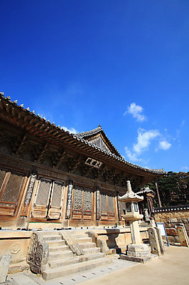 포토 JPG 주간 나무 식물 구름 한국문화 한국전통 전통 시설물 건축물 종교 전통문화 고건축 불교 종교건축 자연 종교시설 하늘 한국 돌담 기와 풍경 사람없음 야외 건물 담장 계단 사찰 사원 경상도 경상남도 양산 기와지붕 돌계단 통도사 국내포토 양산시 자연요소 동양문화 건축 아시아 문화 비즈니스 지붕 돌_바위 시설 생태계 파일형식 양산_지역