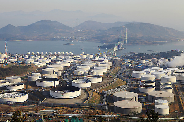포토 JPG 주간 건축물 산업 교통수단 바다 섬 공장 공업 산 한국 굴뚝 풍경 사람없음 야외 건물 도시풍경 마을 건설현장 안개 도시 항아리 어선 연기 전라남도 탱크 저장고 산업단지 공사중 여수 공업단지 여수산업단지 원통형 선박 국내포토 자연요소 도형 건축 아시아 교통 수상교통 배_교통 날씨 건설업 공사 도자기 전라도 파일형식