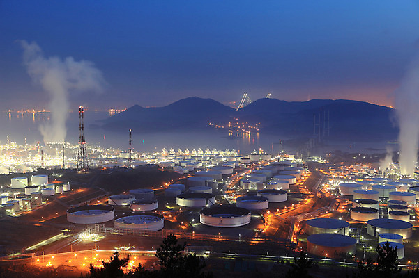 포토 JPG 건축물 산업 교통수단 바다 섬 야경 공장 공업 조명 산 한국 굴뚝 사람없음 야외 건물 빛 도시풍경 마을 건설현장 안개 도시 항아리 어선 연기 전라남도 탱크 저장고 산업단지 공사중 여수 공업단지 여수산업단지 원통형 가교 선박 국내포토 도형 건축 아시아 교통 수상교통 배_교통 날씨 건설업 공사 풍경 도자기 야간 전라도 파일형식 풍경_경치