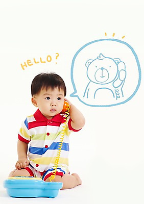 전신 PSD 동물 편집이미지 응시 남자 말풍선 곰 포토일러 합성일러스트 한명 사람 앉기 동양인 장난감 한국인 아기 전화기 통화 남자만 남자한명만 아기만 남자아기만 남자아기한명만 이미지편집 1 시선 포유류 모션 인종 파일형식