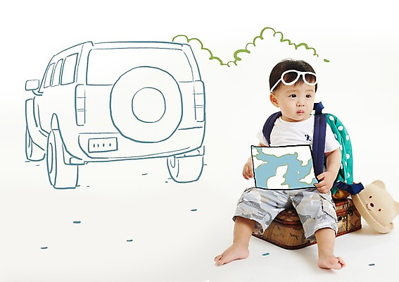 전신 PSD 편집이미지 모자 응시 남자 여행 지도 가방 자동차 포토일러 합성일러스트 한명 사람 앉기 동양인 선글라스 여행가방 한국인 아기 숲 매기 남자만 남자한명만 아기만 남자아기만 남자아기한명만 이미지편집 1 시선 잡화 안경 육상교통 모션 인종 파일형식