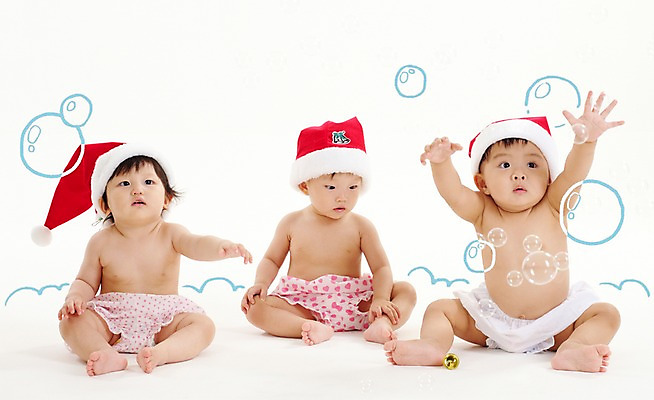 전신 PSD 구름 편집이미지 모자 응시 여자 남자 산타모자 포토일러 합성일러스트 사람 앉기 동양인 손짓 세명 한국인 물방울 아기 비눗방울 이미지편집 자연요소 모자_잡화 시선 잡화 크리스마스 모션 인종 파일형식