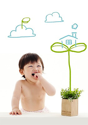 PSD 식물 구름 편집이미지 응시 여자 화분 포토일러 주택 합성일러스트 한명 서기 미소 웃음 사람 동양인 상반신 새싹 한국인 아기 풀 여자만 여자한명만 아기만 여자아기만 여자아기한명만 이미지편집 자연요소 1 시선 모션 표정 인종 건물 파일형식