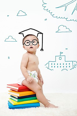 전신 PSD 나무 식물 구름 편집이미지 응시 여자 안경 학사모 졸업 학교 포토일러 졸업생 합성일러스트 한명 사람 앉기 동양인 책 독서 한국인 아기 여자만 여자한명만 아기만 여자아기만 여자아기한명만 안경낌 이미지편집 자연요소 모자_잡화 1 시선 잡화 교육 모션 인종 파일형식