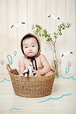 PSD 식물 편집이미지 모자 응시 여자 화분 바다 갈매기 조류 포토일러 합성일러스트 한명 미소 웃음 사람 앉기 동양인 상반신 바구니 한국인 아기 여자만 여자한명만 아기만 여자아기만 여자아기한명만 이미지편집 동물 1 시선 잡화 모션 표정 인종 파일형식