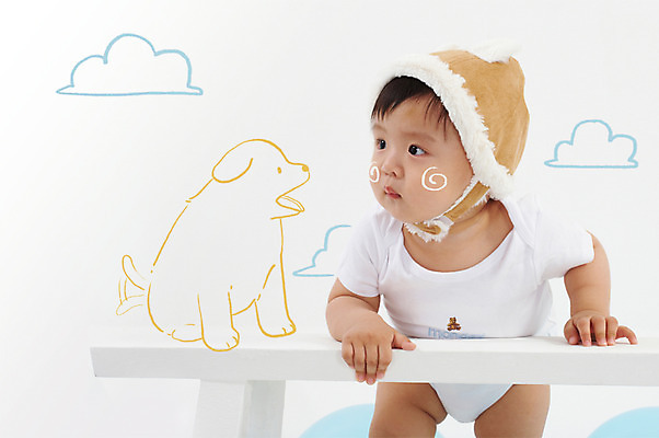 PSD 동물 구름 편집이미지 모자 응시 남자 포유류 탁자 포토일러 합성일러스트 한명 서기 사람 동양인 한국인 아기 개 강아지 반려 남자만 남자한명만 아기만 남자아기만 남자아기한명만 이미지편집 자연요소 1 시선 잡화 가구 모션 인종 반려동물 파일형식