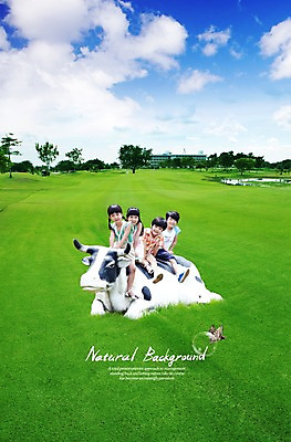 전신 PSD 나무 식물 동물 구름 편집이미지 여자 남자 어린이 나비 곤충 하늘 미소 웃음 사람 앉기 소녀 소년 잔디 초원 여러명 장난감 모형 물방울 풀 소 젖소 공기방울 어린이만 이미지편집 자연요소 다수 포유류 모션 표정 파일형식