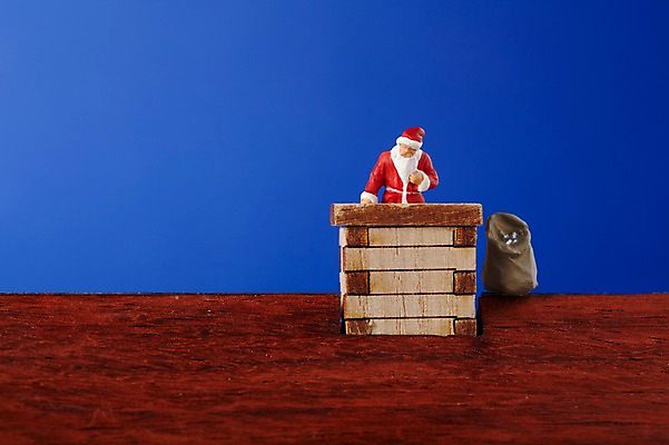 포토 JPG 스튜디오촬영 계절 기념일 인형 크리스마스 겨울 지붕 실내 굴뚝 이벤트 사람없음 산타클로스 모형 미니어처 피규어 보따리 산타인형 국내포토 내부 파일형식