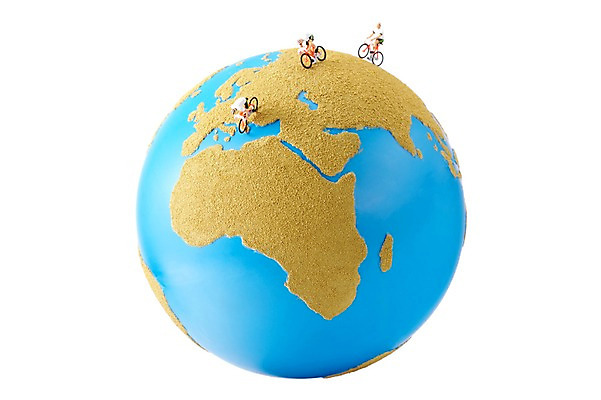 포토 JPG 스튜디오촬영 지구 인형 육상교통 교통수단 실내 누끼 사람없음 지구본 모형 자전거 미니어처 피규어 승차 국내포토 교통 모션 내부 바이크 파일형식