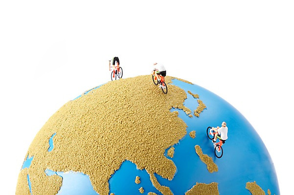 포토 JPG 스튜디오촬영 지구 인형 육상교통 교통수단 실내 누끼 사람없음 지구본 모형 자전거 미니어처 피규어 승차 국내포토 교통 모션 내부 바이크 파일형식