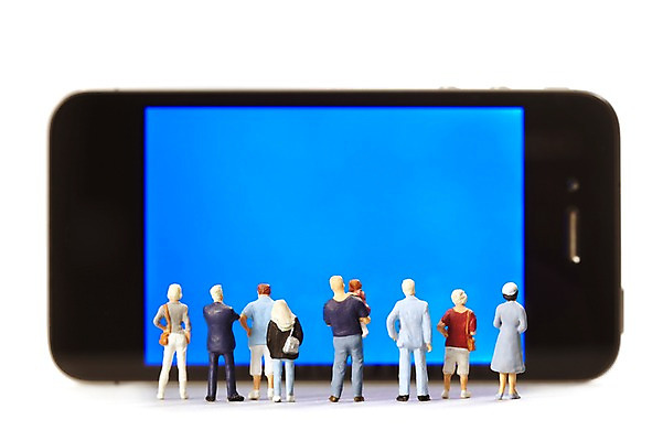 포토 JPG 스튜디오촬영 인형 모바일 무선통신 실내 누끼 사람없음 스마트폰 핸드폰 모형 통신기기 미니어처 피규어 전화기 국내포토 통신 내부 전자제품 스마트기기 기계 파일형식