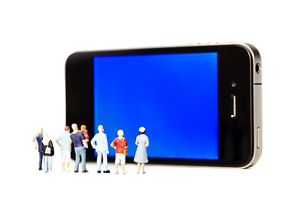 포토 JPG 스튜디오촬영 인형 모바일 무선통신 실내 누끼 사람없음 스마트폰 핸드폰 모형 통신기기 미니어처 피규어 전화기 국내포토 통신 내부 전자제품 스마트기기 기계 파일형식