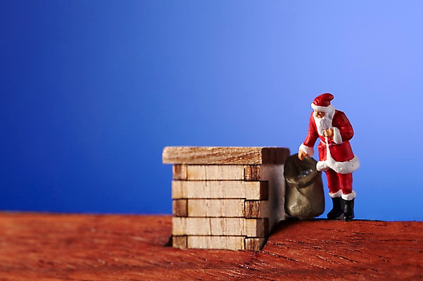 포토 JPG 스튜디오촬영 계절 기념일 인형 크리스마스 겨울 지붕 실내 굴뚝 이벤트 사람없음 산타클로스 모형 미니어처 피규어 보따리 산타인형 국내포토 내부 파일형식