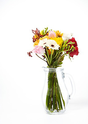 포토 JPG 식물 꽃 줄기 꽃다발 여러송이 잎 꽃백그라운드 유리 잔 누끼 사람없음 장미 꽃병 다양 튤립 거베라 프리지어 국내포토 식기 다수 백그라운드 재질 파일형식