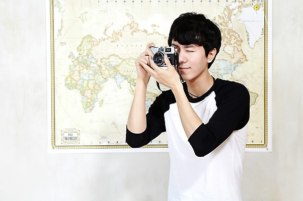 포토 JPG 스튜디오촬영 라이프스타일 남자 맨라이프 여행 세계지도 지도 실내 한명 들기 사람 동양인 상반신 20대 성인 취미 앞모습 카메라 사진촬영 촬영 한국인 세계여행 즐거움 기념사진 남자만 남자한명만 성인남자만 청년만 청년남자만 청년남자한명만 성인한명만 성인남자한명만 성인만 국내포토 1 감정 뷰포인트 모션 인종 청년 내부 생활 전자제품 세계 파일형식