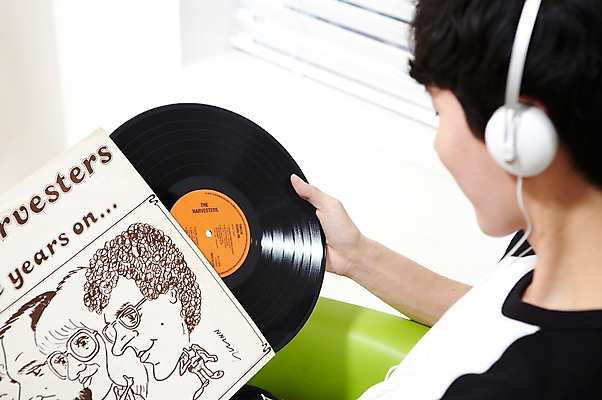 포토 JPG 스튜디오촬영 라이프스타일 응시 남자 음악 맨라이프 의자 휴식 실내 한명 들기 사람 동양인 상반신 20대 성인 취미 옆모습 헤드폰 헤드셋 음악감상 감상 듣기 한국인 음반 블라인드 창가 즐거움 남자만 남자한명만 성인남자만 청년만 청년남자만 청년남자한명만 성인한명만 성인남자한명만 성인만 국내포토 1 시선 감정 뷰포인트 음향기기 가구 컨셉 창문 모션 문화예술 인종 청년 내부 생활 커튼 파일형식