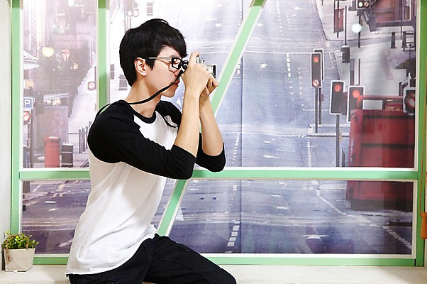 포토 JPG 스튜디오촬영 라이프스타일 남자 화분 안경 맨라이프 창문 한국 실내 한명 들기 사람 동양인 20대 성인 취미 옆모습 카메라 사진촬영 촬영 한국인 즐거움 찍기 남자만 남자한명만 성인남자만 청년만 청년남자만 청년남자한명만 성인한명만 성인남자한명만 성인만 안경낌 국내포토 1 잡화 감정 아시아 뷰포인트 모션 인종 청년 내부 생활 전자제품 파일형식