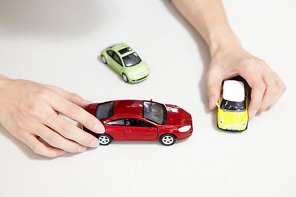 포토 JPG 스튜디오촬영 라이프스타일 손 남자 맨라이프 신체 자동차 놀이 실내 한명 사람 20대 성인 취미 신체부위 장난감 놀이용품 장난감자동차 즐거움 자동차놀이 자동차모형 청년만 성인한명만 성인만 국내포토 1 감정 육상교통 청년 내부 생활 모형 오브젝트 파일형식