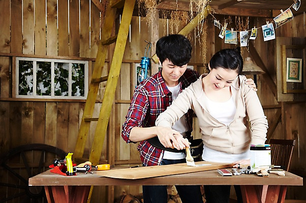 포토 JPG 스튜디오촬영 나무 라이프스타일 부부 커플 여자 남자 한쌍 커플라이프 의자 사다리 창문 신혼부부 탁자 함께함 실내 줄자 서기 사람 동양인 20대 성인 두명 목재 앞모습 연필 페인트 한국인 공구 램프 붓 작업 바퀴 색칠 칠 페인트칠 작업실 작업장 공예 즐거움 만들기 페인트통 목공예 작업도구 작업주머니 가구공방 기념사진 청년만 성인만 국내포토 식물 감정 산업 뷰포인트 가구 컨셉 재료 관계 모션 페인팅 학용품 조명 통 자 인종 청년 취미 내부 생활 필기구 도구 신혼 파일형식