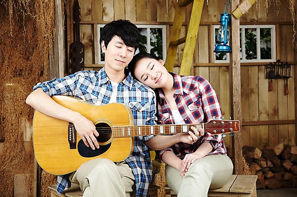 포토 JPG 스튜디오촬영 라이프스타일 부부 커플 여자 남자 악기 음악 한쌍 커플라이프 연주 의자 사다리 창문 신혼부부 휴식 함께함 실내 사람 앉기 동양인 20대 성인 취미 두명 앞모습 눈감음 기댐 한국인 기타 램프 작업실 농기구 장작 창고 즐거움 커플티 청년만 성인만 국내포토 감정 뷰포인트 가구 컨셉 농업 관계 모션 현악기 문화예술 조명 인종 청년 내부 생활 도구 커플룩 신혼 파일형식