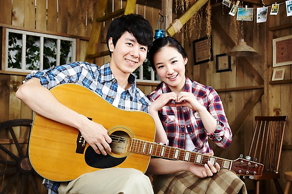 포토 JPG 스튜디오촬영 라이프스타일 부부 커플 여자 남자 악기 음악 한쌍 커플라이프 연주 의자 사다리 창문 신혼부부 모션 휴식 함께함 실내 미소 웃음 사람 앉기 동양인 손짓 20대 성인 취미 두명 앞모습 한국인 기타 하트 바퀴 작업실 창고 즐거움 커플티 기념사진 무릎담요 청년만 성인만 국내포토 모양 감정 뷰포인트 가구 컨셉 관계 현악기 문화예술 표정 인종 청년 내부 생활 도구 커플룩 신혼 파일형식