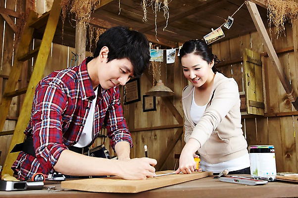 포토 JPG 스튜디오촬영 나무 라이프스타일 부부 커플 여자 남자 한쌍 커플라이프 사다리 신혼부부 탁자 함께함 실내 줄자 미소 웃음 사람 동양인 상반신 20대 성인 두명 목재 연필 한국인 공구 붓 작업 작업실 작업장 망치 공예 즐거움 만들기 페인트통 목공예 작업도구 사이즈 작업주머니 치수재기 가구공방 기념사진 청년만 성인만 국내포토 식물 감정 산업 가구 컨셉 재료 관계 모션 학용품 통 표정 자 인종 청년 취미 내부 생활 필기구 페인트 도구 신혼 파일형식