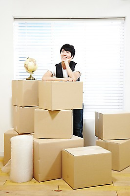 포토 JPG 스튜디오촬영 라이프스타일 응시 남자 이동 창문 실내 한명 서기 미소 웃음 사람 동양인 20대 성인 앞모습 상자 지구본 턱괴기 한국인 짐 블라인드 마루 이사 포장지 신혼 이삿짐 비닐 짐싸기 남자만 남자한명만 성인남자만 청년만 청년남자만 청년남자한명만 성인한명만 성인남자한명만 성인만 국내포토 1 시선 뷰포인트 컨셉 포장 모션 재질 바닥 표정 인종 청년 내부 생활 커튼 파일형식