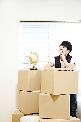 포토 JPG 스튜디오촬영 라이프스타일 응시 남자 이동 창문 실내 한명 서기 사람 동양인 20대 성인 앞모습 상자 지구본 턱괴기 한국인 짐 블라인드 이사 포장지 신혼 이삿짐 비닐 짐싸기 남자만 남자한명만 성인남자만 청년만 청년남자만 청년남자한명만 성인한명만 성인남자한명만 성인만 국내포토 1 시선 뷰포인트 컨셉 포장 모션 재질 인종 청년 내부 생활 커튼 파일형식