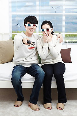 포토 JPG 스튜디오촬영 전신 라이프스타일 부부 커플 여자 남자 여유 한쌍 커플라이프 쿠션 창문 신혼부부 휴식 함께함 실내 실내화 미소 웃음 들기 사람 앉기 동양인 20대 성인 취미 두명 앞모습 텔레비전 다정 카펫 침실 한국인 침대 블라인드 리모컨 영화 즐거움 신혼 티비시청 3D안경 청년만 성인만 국내포토 감정 안경 뷰포인트 가구 신발 컨셉 관계 모션 문화예술 표정 인종 청년 내부 생활 전자제품 커튼 시청_보고들음 파일형식