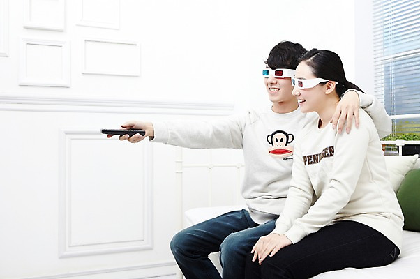 포토 JPG 스튜디오촬영 라이프스타일 부부 커플 여자 남자 화분 여유 한쌍 커플라이프 쿠션 창문 신혼부부 휴식 함께함 실내 미소 웃음 들기 사람 앉기 동양인 20대 성인 취미 두명 옆모습 텔레비전 다정 침실 한국인 침대 블라인드 리모컨 영화 즐거움 신혼 티비시청 3D안경 청년만 성인만 국내포토 감정 안경 뷰포인트 가구 컨셉 관계 모션 문화예술 표정 인종 청년 내부 생활 전자제품 커튼 시청_보고들음 파일형식