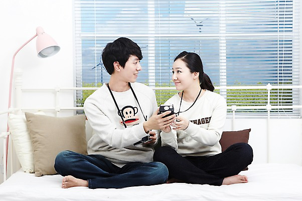 포토 JPG 스튜디오촬영 전신 라이프스타일 부부 커플 여자 남자 여유 한쌍 커플라이프 쿠션 창문 신혼부부 휴식 조명 함께함 실내 미소 웃음 들기 사람 앉기 동양인 20대 성인 취미 두명 앞모습 마주보기 카메라 사진촬영 촬영 다정 침실 한국인 침대 스탠드 블라인드 즐거움 신혼 청년만 성인만 국내포토 감정 뷰포인트 가구 컨셉 관계 모션 표정 인종 청년 내부 생활 전자제품 커튼 파일형식