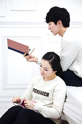 포토 JPG 스튜디오촬영 라이프스타일 부부 커플 응시 여자 남자 여유 한쌍 커플라이프 신혼부부 휴식 함께함 실내 들기 사람 앉기 동양인 20대 성인 취미 두명 책 독서 다정 침실 한국인 침대 바늘 뜨개질 실 읽기 즐거움 신혼 청년만 성인만 국내포토 시선 감정 가구 컨셉 관계 모션 인종 청년 내부 생활 도구 파일형식