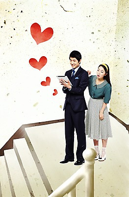 전신 PSD 편집이미지 응시 여자 패션 남자 산업 포즈 비즈니스 무선통신 기술 표정 서기 미소 웃음 들기 사람 정장 손짓 두명 전자제품 컴퓨터 치마 태블릿 계단 디지털 한국인 과학기술 하트 머리띠 직장인 비즈니스맨 비즈니스우먼 비교 복도 발전 추억 복고 아날로그 디지털산업 기계화 부러움 산업발전 세련 이미지편집 모양 직업 시선 옷 감정 컨셉 장신구 통신 모션 하의 동양인 스마트기기 파일형식