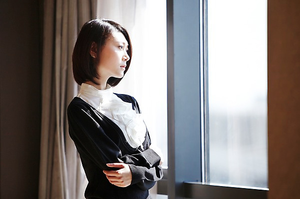 포토 JPG 주간 외국인 해외기획촬영 직업 라이프스타일 응시 여자 여유 생각 비즈니스 2011년중국 창문 호텔 휴식 실내 한명 사람 동양인 정장 상반신 20대 성인 옆모습 비즈니스라이프 사무실 햇빛 중국인 팔짱 중국 커튼 직장인 비즈니스우먼 청도 창가 여자만 여자한명만 성인여자만 청년만 청년여자만 성인한명만 청년여자한명만 성인여자한명만 성인만 국내포토 자연요소 1 시선 옷 감정 아시아 뷰포인트 컨셉 모션 숙소 인종 청년 내부 생활 태양 파일형식