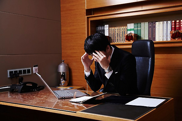 포토 JPG 외국인 해외기획촬영 직업 라이프스타일 남자 생각 의자 비즈니스 2011년중국 탁자 책장 스트레스 실내 한명 사람 앉기 동양인 정장 상반신 20대 성인 옆모습 책 비즈니스라이프 노트북 컴퓨터 사무실 중국인 다이어리 중국 업무 직장인 비즈니스맨 작업실 목표 계획 청도 전화기 집중 책상 고민 문서 열정 통화 남자만 남자한명만 성인남자만 청년만 청년남자만 청년남자한명만 성인한명만 성인남자한명만 성인만 국내포토 1 옷 감정 아시아 뷰포인트 가구 컨셉 모션 인종 청년 내부 생활 전자제품 사무용품 작업 파일형식