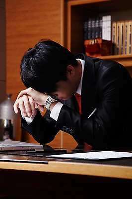 포토 JPG 외국인 해외기획촬영 직업 라이프스타일 남자 생각 비즈니스 2011년중국 탁자 책장 스트레스 실내 한명 사람 앉기 동양인 정장 상반신 20대 성인 옆모습 아웃포커스 책 비즈니스라이프 노트북 컴퓨터 사무실 중국인 중국 업무 직장인 비즈니스맨 작업실 목표 계획 청도 집중 책상 고민 문서 열정 남자만 남자한명만 성인남자만 청년만 청년남자만 청년남자한명만 성인한명만 성인남자한명만 성인만 국내포토 1 옷 감정 아시아 뷰포인트 가구 컨셉 모션 촬영기법 인종 청년 내부 생활 전자제품 작업 파일형식