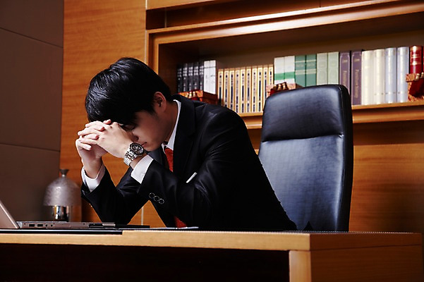 포토 JPG 외국인 해외기획촬영 직업 라이프스타일 남자 생각 의자 비즈니스 2011년중국 탁자 책장 스트레스 실내 한명 사람 앉기 동양인 정장 상반신 20대 성인 옆모습 책 비즈니스라이프 노트북 컴퓨터 사무실 중국인 중국 업무 직장인 비즈니스맨 작업실 목표 계획 청도 집중 책상 고민 열정 남자만 남자한명만 성인남자만 청년만 청년남자만 청년남자한명만 성인한명만 성인남자한명만 성인만 국내포토 1 옷 감정 아시아 뷰포인트 가구 컨셉 모션 인종 청년 내부 생활 전자제품 작업 파일형식