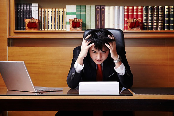 포토 JPG 외국인 해외기획촬영 직업 라이프스타일 남자 생각 의자 비즈니스 2011년중국 탁자 책장 스트레스 실내 한명 사람 앉기 동양인 정장 상반신 20대 성인 앞모습 책 비즈니스라이프 노트북 컴퓨터 사무실 중국인 중국 업무 직장인 비즈니스맨 작업실 목표 계획 청도 책상 고민 문서 두통 열정 남자만 남자한명만 성인남자만 청년만 청년남자만 청년남자한명만 성인한명만 성인남자한명만 성인만 국내포토 1 옷 감정 아시아 뷰포인트 가구 컨셉 모션 인종 청년 내부 생활 전자제품 작업 질병 파일형식