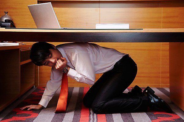 포토 JPG 전신 외국인 해외기획촬영 직업 라이프스타일 응시 남자 엎드리기 비즈니스 2011년중국 탁자 실내 한명 사람 동양인 정장 20대 성인 옆모습 비즈니스라이프 노트북 컴퓨터 사무실 중국인 중국 직장인 비즈니스맨 목표 계획 무서움 청도 책상 열정 숨기 남자만 남자한명만 성인남자만 청년만 청년남자만 청년남자한명만 성인한명만 성인남자한명만 성인만 국내포토 1 시선 옷 감정 아시아 뷰포인트 가구 컨셉 모션 인종 청년 내부 생활 전자제품 파일형식