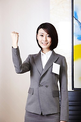 포토 JPG 외국인 해외기획촬영 직업 라이프스타일 여자 액자 의자 비즈니스 2011년중국 실내 한명 서기 미소 웃음 사람 동양인 정장 손짓 20대 성인 앞모습 비즈니스라이프 사무실 중국인 파이팅 중국 주먹 구직 직장인 비즈니스우먼 자신감 목표 계획 이름표 청도 신입사원 면접 열정 여자만 여자한명만 성인여자만 청년만 청년여자만 성인한명만 청년여자한명만 성인여자한명만 성인만 국내포토 1 옷 감정 아시아 뷰포인트 가구 컨셉 모션 표정 인종 청년 내부 생활 파일형식
