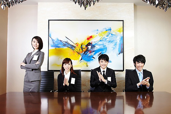 포토 JPG 외국인 해외기획촬영 직업 라이프스타일 여자 남자 액자 의자 비즈니스 2011년중국 탁자 실내 서기 미소 웃음 사람 앉기 동양인 정장 여러명 상반신 20대 성인 앞모습 비즈니스라이프 사무실 중국인 팔짱 중국 구직 축하 직장인 비즈니스맨 비즈니스우먼 자신감 목표 계획 이름표 박수 청도 회의실 신입사원 면접 열정 미팅룸 청년만 성인만 국내포토 옷 감정 아시아 뷰포인트 가구 다수 컨셉 모션 표정 인종 손짓 청년 내부 생활 파일형식