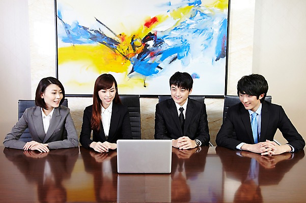 포토 JPG 외국인 해외기획촬영 직업 라이프스타일 응시 여자 남자 액자 인터넷 의자 비즈니스 2011년중국 탁자 회의 실내 미소 웃음 사람 앉기 동양인 정장 여러명 상반신 20대 성인 앞모습 비즈니스라이프 노트북 컴퓨터 사무실 중국인 중국 모임 웹서핑 업무 직장인 비즈니스맨 비즈니스우먼 작업실 목표 계획 청도 동료 회의실 열정 미팅룸 청년만 성인만 국내포토 시선 옷 감정 아시아 뷰포인트 가구 다수 컨셉 관계 모션 표정 인종 청년 내부 생활 전자제품 작업 파일형식