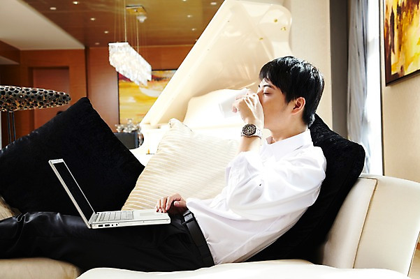 포토 JPG 외국인 해외기획촬영 직업 라이프스타일 남자 여유 커피 음료 악기 액자 쿠션 의자 비즈니스 2011년중국 창문 호텔 티타임 휴식 조명 잔 실내 한명 들기 사람 앉기 동양인 정장 20대 성인 옆모습 컵 비즈니스라이프 노트북 컴퓨터 소파 중국인 눈감음 중국 머그컵 마시기 웹서핑 커튼 직장인 비즈니스맨 건반 피아노 청도 그랜드피아노 남자만 남자한명만 성인남자만 청년만 청년남자만 청년남자한명만 성인한명만 성인남자한명만 성인만 국내포토 1 식기 옷 감정 아시아 음악 뷰포인트 가구 컨셉 모션 숙소 인종 청년 내부 생활 전자제품 건반악기 파일형식